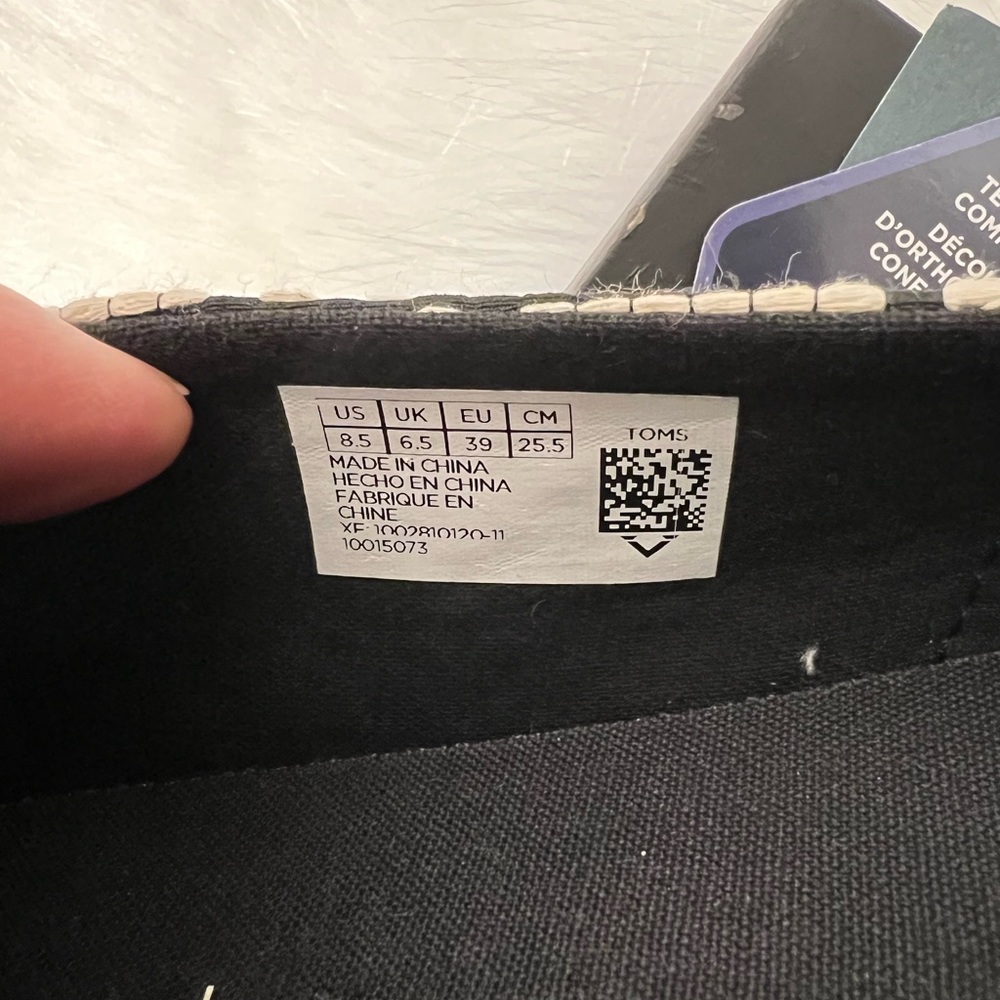 TOMS Slip On Women's Size 8.5 Classics Black White Geometric Print Espadrille - Picture 4 of 11